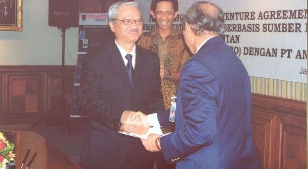 Penandatanganan Joint Venture Agreement Antara PT Krakatau Steel (Persero) Dan PT Aneka Tambang (Persero) Tbk.